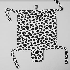 KLRK Home - GUSZTÁV ölelőkendő - VADON B&W LEOPÁRD, 1 DB