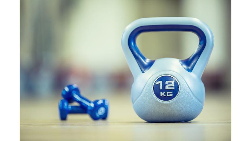 Melyik a jobb választás? – kettlebell vs kézi súlyzó